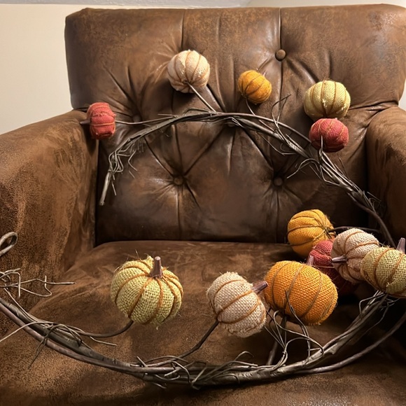 Pumpkin patch flexible wire decor for mantle or wreath - Picture 5 of 6